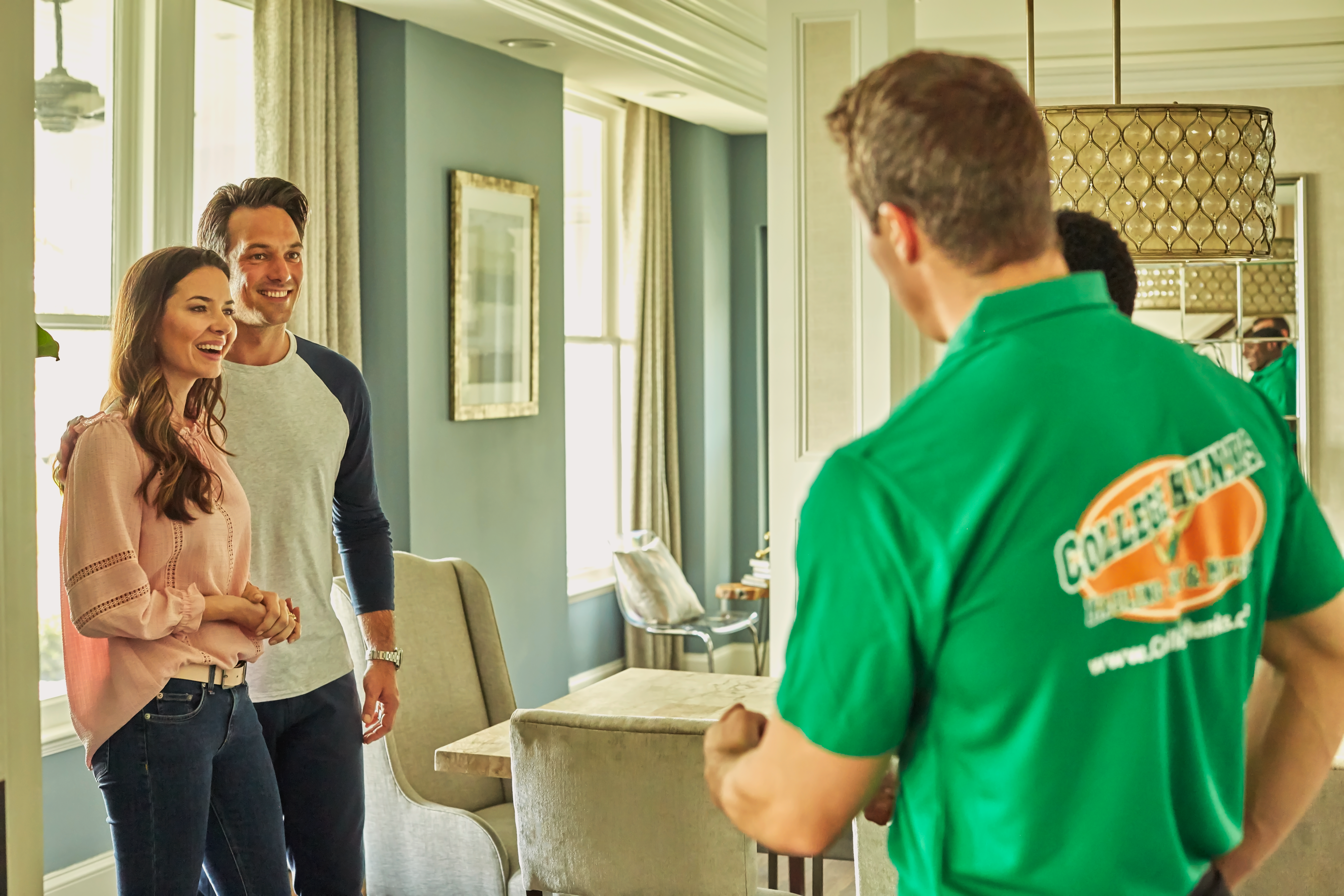 College HUNKS team member helping homeowners prepare for a stress-free, clutter-free home